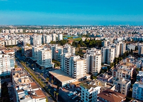 Квартира планировки 3+1 в центре города Анталия 