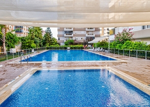 Квартира планировки 3+1 в центре города Анталия 