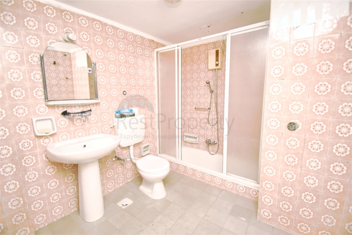 Квартира планировки 3+1 в центре города Анталия 