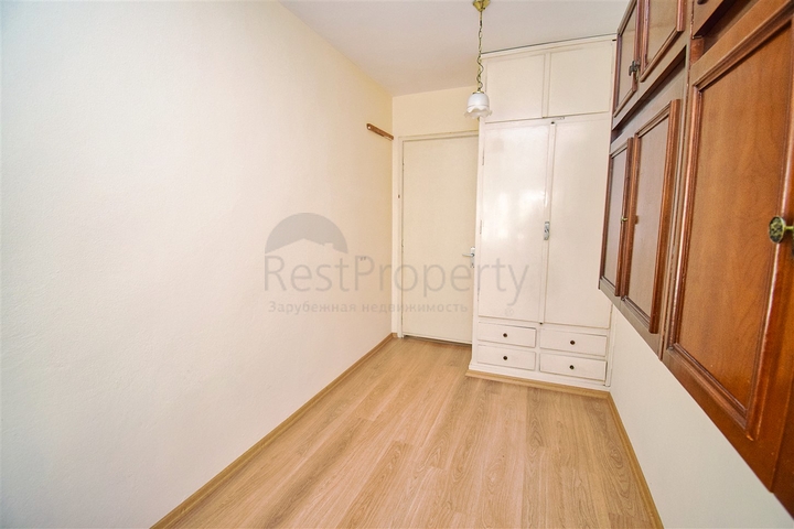 Квартира планировки 3+1 в центре города Анталия 