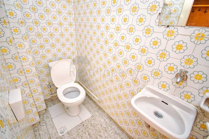 Квартира планировки 3+1 в центре города Анталия 