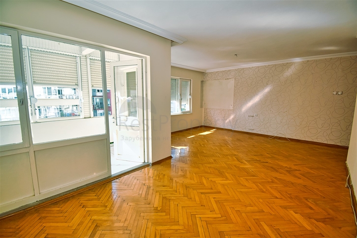 Квартира планировки 3+1 в центре города Анталия 