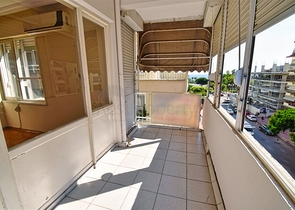 Квартира планировки 3+1 в центре города Анталия 