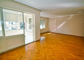 Квартира планировки 3+1 в центре города Анталия 