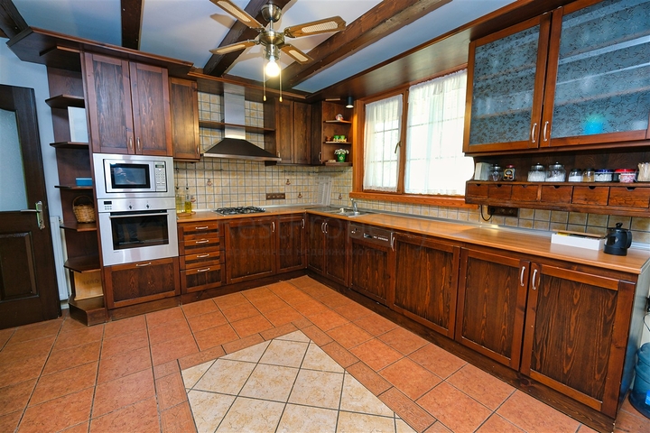 Вилла планировки 6+1 в районе Кемер - Анталия 