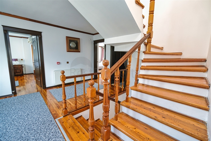 Вилла планировки 6+1 в районе Кемер - Анталия 