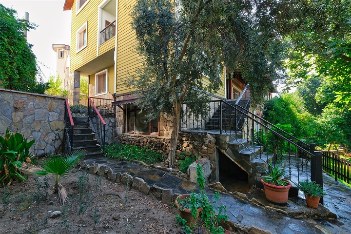 Вилла планировки 6+1 в районе Кемер - Анталия 