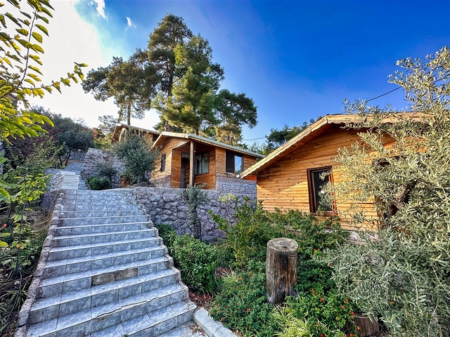 На продажу выставлен отель, включающий 20 номеров и 10 бунгало в живописном районе Коньяалты - Анталия  