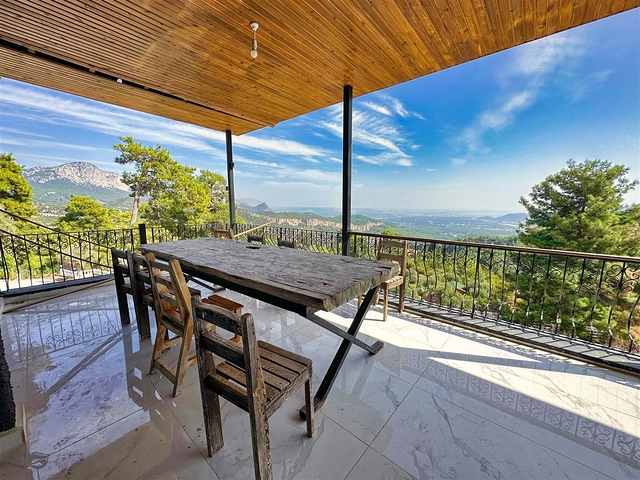 На продажу выставлен отель, включающий 20 номеров и 10 бунгало в живописном районе Коньяалты - Анталия  