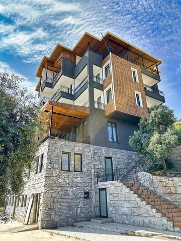 На продажу выставлен отель, включающий 20 номеров и 10 бунгало в живописном районе Коньяалты - Анталия  