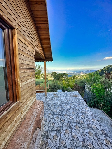 На продажу выставлен отель, включающий 20 номеров и 10 бунгало в живописном районе Коньяалты - Анталия  