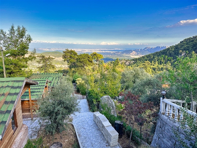 На продажу выставлен отель, включающий 20 номеров и 10 бунгало в живописном районе Коньяалты - Анталия  