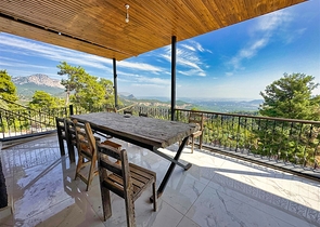 На продажу выставлен отель, включающий 20 номеров и 10 бунгало в живописном районе Коньяалты - Анталия  