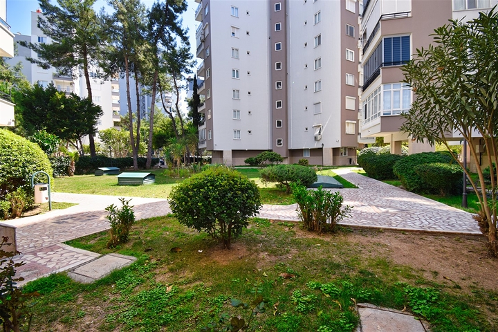 Квартира планировки 3+1 в микрорайоне Алтынкум - Анталия 