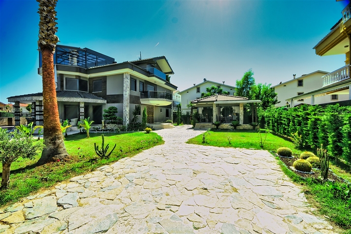 Вилла планировки 7+1 в районе Белек - Анталия 