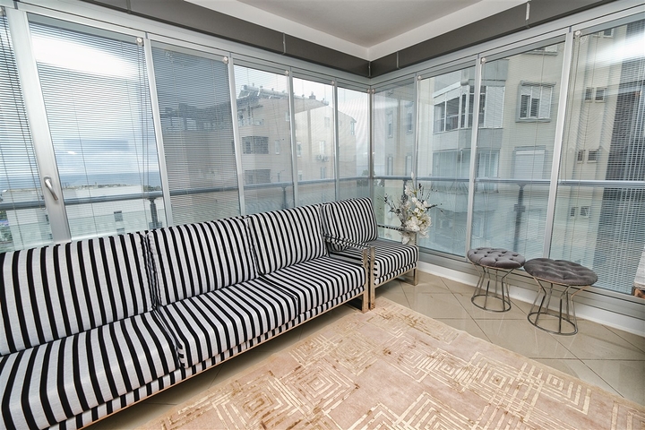 Квартира планировки 3+1 в районе Ешилбахче города Анталия 