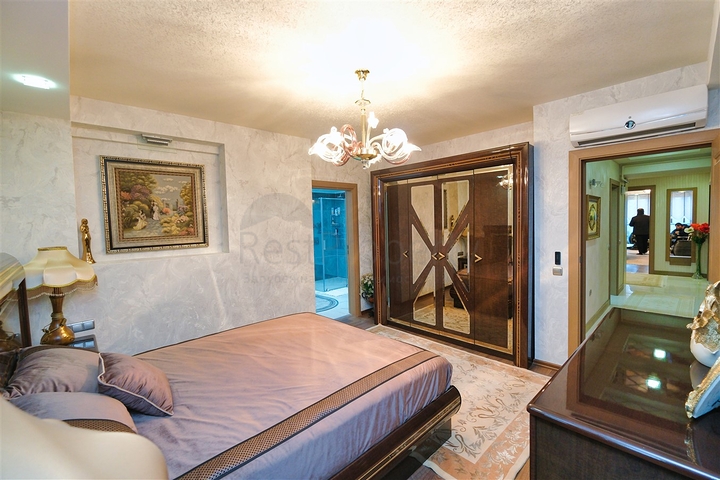 Квартира планировки 3+1 в районе Ешилбахче города Анталия 