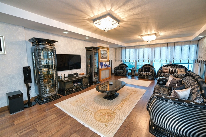 Квартира планировки 3+1 в районе Ешилбахче города Анталия 