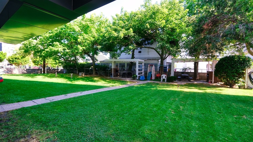 Квартира планировки 3+1 в районе Ешилбахче города Анталия 