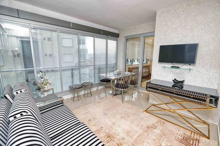 Квартира планировки 3+1 в районе Ешилбахче города Анталия 