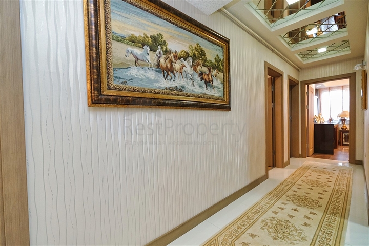 Квартира планировки 3+1 в районе Ешилбахче города Анталия 