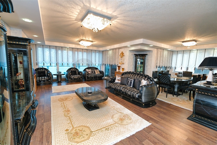 Квартира планировки 3+1 в районе Ешилбахче города Анталия 