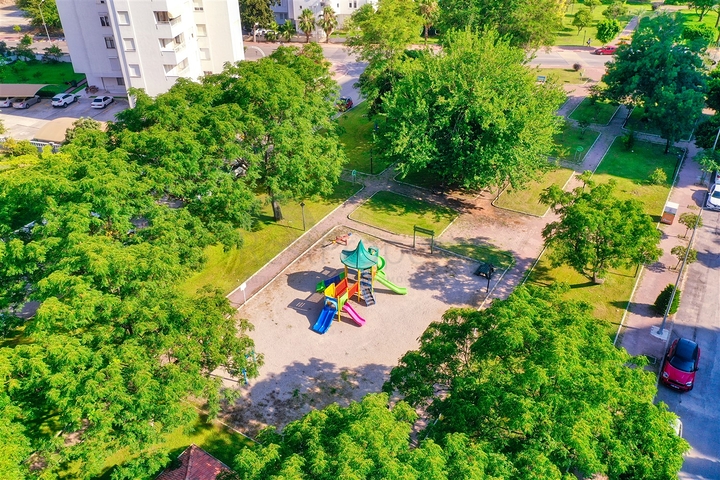 Квартира планировки 3+1 в районе Ешилбахче города Анталия 