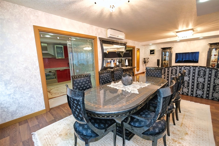 Квартира планировки 3+1 в районе Ешилбахче города Анталия 