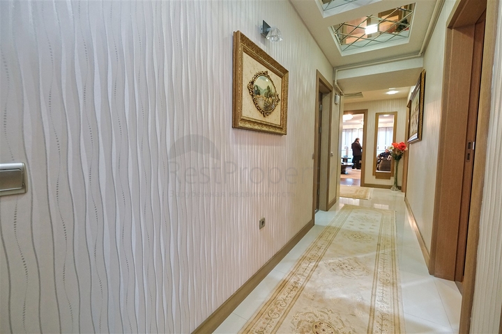 Квартира планировки 3+1 в районе Ешилбахче города Анталия 