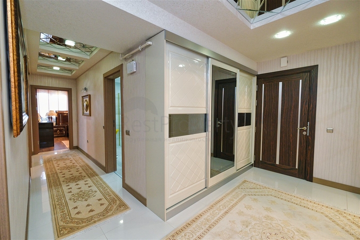 Квартира планировки 3+1 в районе Ешилбахче города Анталия 