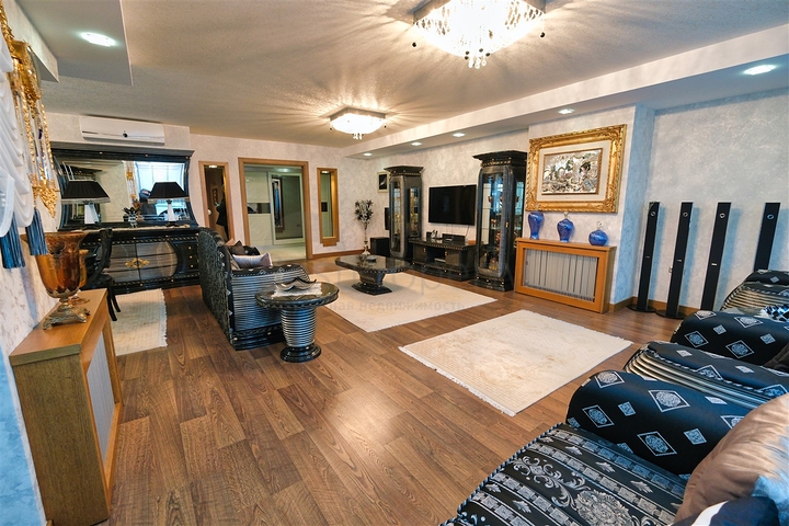 Квартира планировки 3+1 в районе Ешилбахче города Анталия 