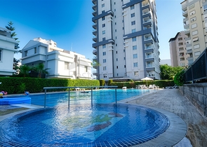 Квартира планировки 3+1 в районе Ешилбахче города Анталия 