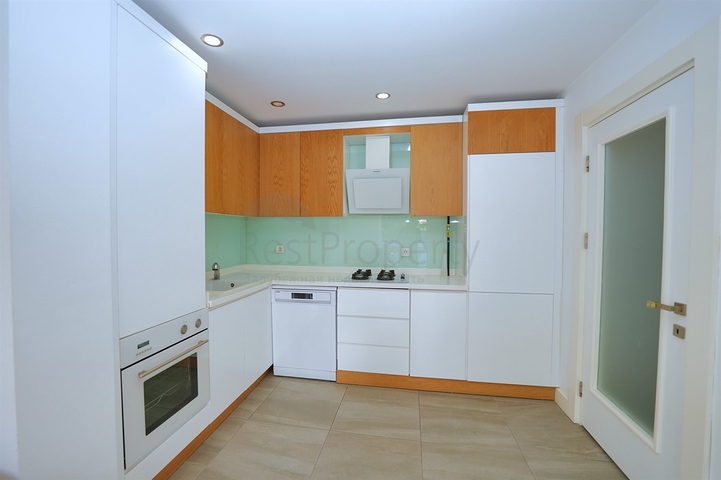 Квартира планировки 2+1 в центре города Анталия 