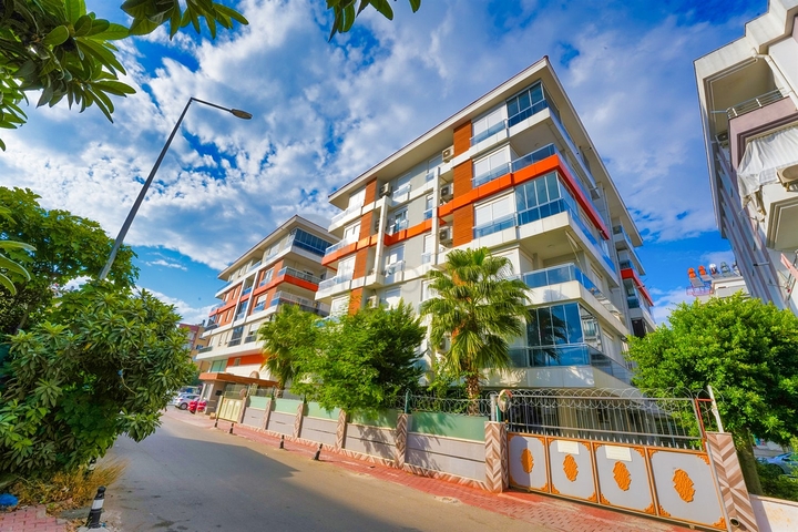 Квартира планировки 2+1 в центре города Анталия 