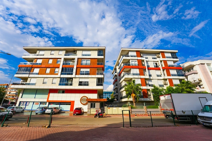 Квартира планировки 2+1 в центре города Анталия 