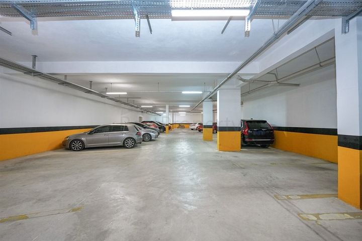 Квартира планировки 2+1 в центре города Анталия 