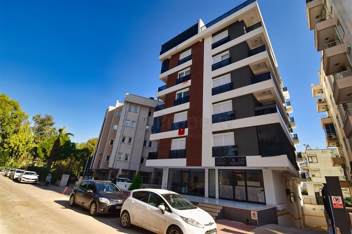 Квартира планировки 2+1 в центре города Анталия 