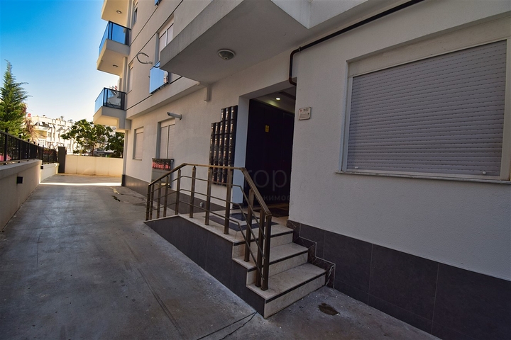 Квартира планировки 2+1 в центре города Анталия 