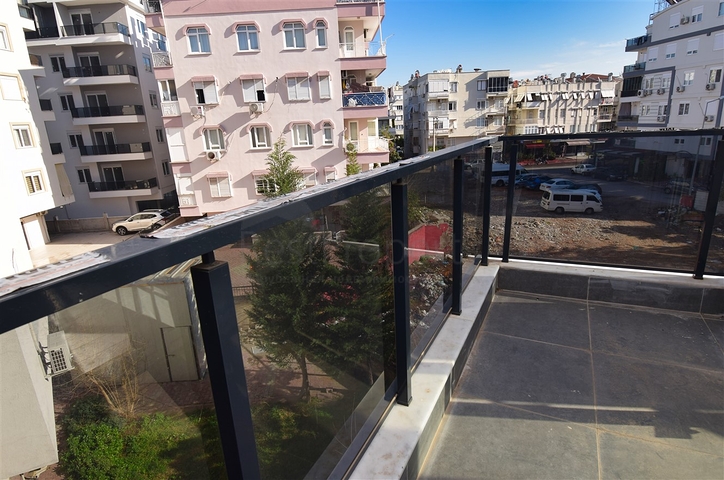 Квартира планировки 2+1 в центре города Анталия 