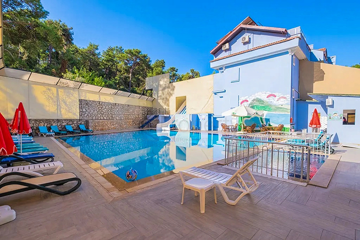 На продажу предлогается  отель 57 комнат  в районе Фетхие - Анталия 