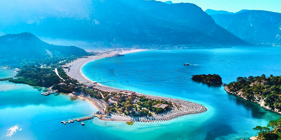 На продажу предлогается  отель 57 комнат  в районе Фетхие - Анталия 