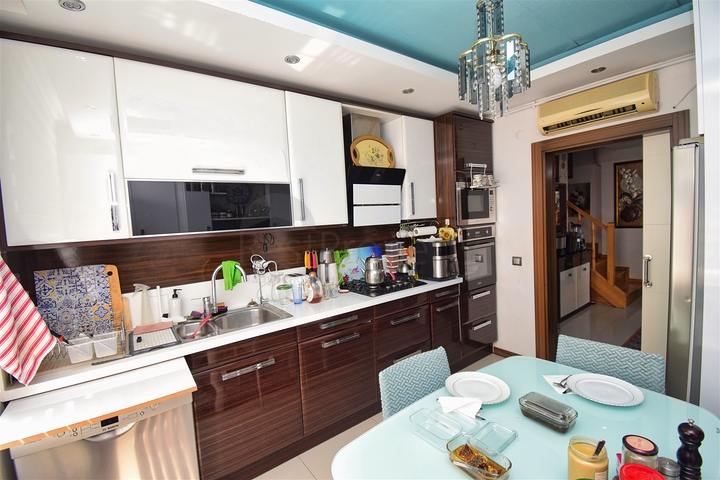 Квартира планировки 4+1 дуплекс в микрорайоне Унджалы - Анталия 