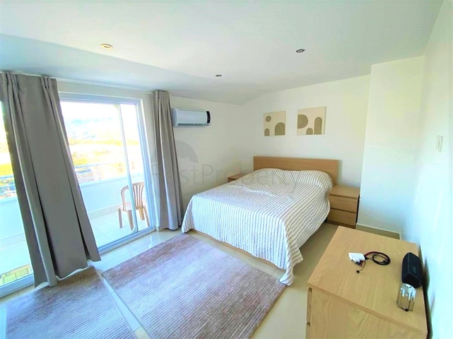 Пентхаус планировкой 3+1 с видом на море в районе Демирташ