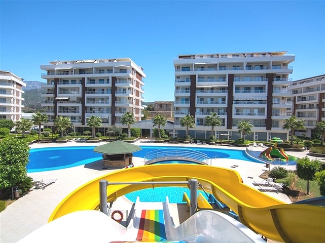 Пентхаус планировкой 3+1 с видом на море в районе Демирташ