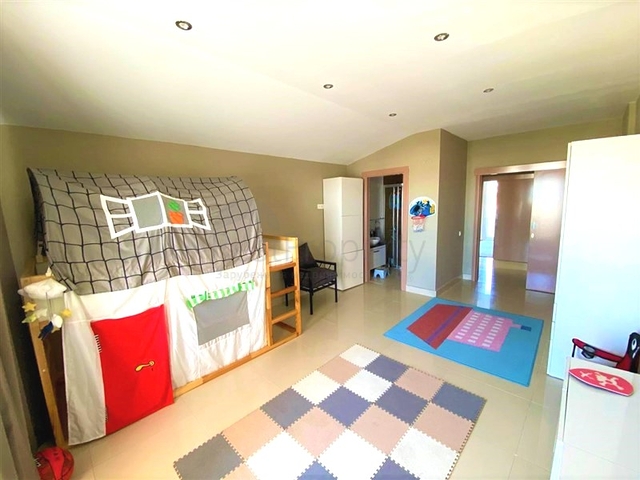 Пентхаус планировкой 3+1 с видом на море в районе Демирташ