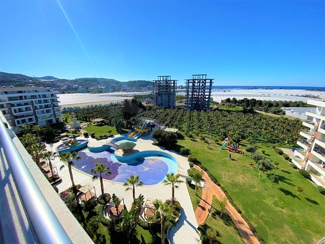 Пентхаус планировкой 3+1 с видом на море в районе Демирташ