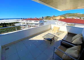 Пентхаус планировкой 3+1 с видом на море в районе Демирташ