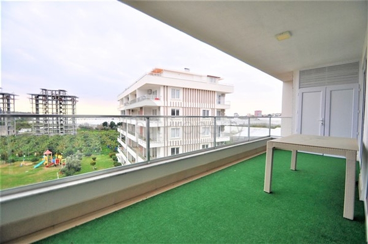 Трёхкомнатная просторная квартира планировкой 2+1