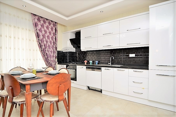 Королевский пентхаус с видом на горный пейзаж