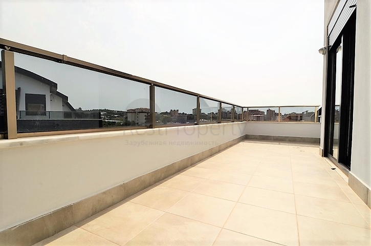 Королевский пентхаус с видом на горный пейзаж